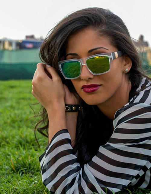 Load image into Gallery viewer, Jase New York Carter Sunglasses in Frost - La Bogota
