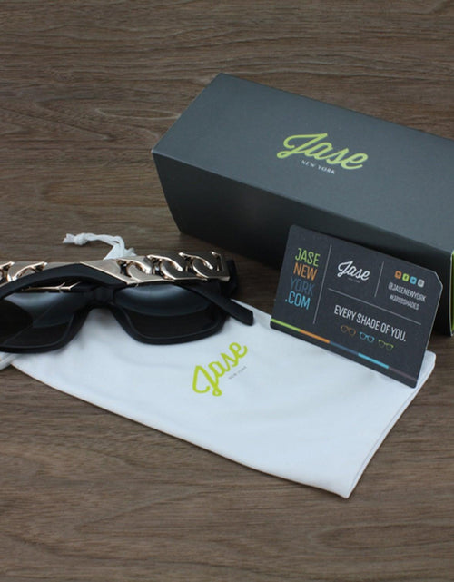 Load image into Gallery viewer, Jase New York Cache Sunglasses in Matte Black - La Bogota
