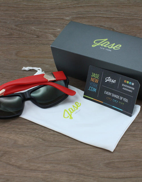 Load image into Gallery viewer, Jase New York Carter Sunglasses in Varsity Red - La Bogota
