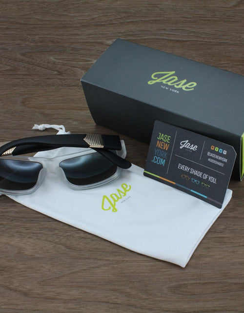 Load image into Gallery viewer, Jase New York Carter Sunglasses in Frost - La Bogota

